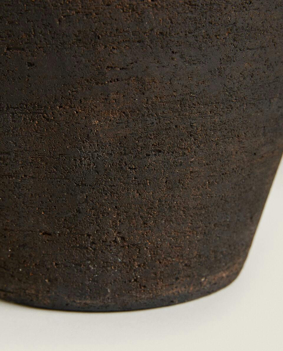 JARRÓN DE TERRACOTA NEGRA