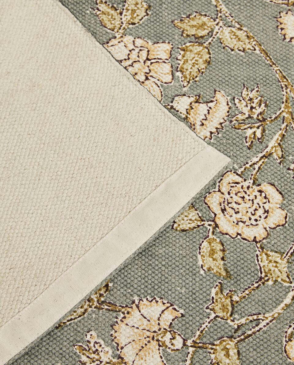 TAPPETO A BLOCCHI CON STAMPA FLOREALE