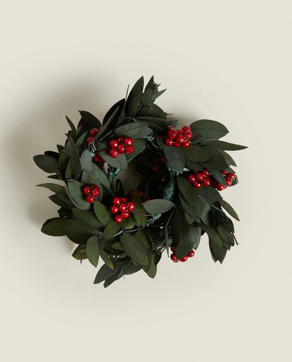 PACK OF CHRISTMAS HOLLY NAPKIN RINGS (PACK OF 4)