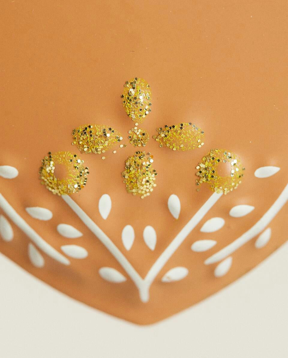 PAQUETE DE DECORACIÓN NAVIDEÑA DE METAL CON CORAZONES (PAQUETE DE 6)