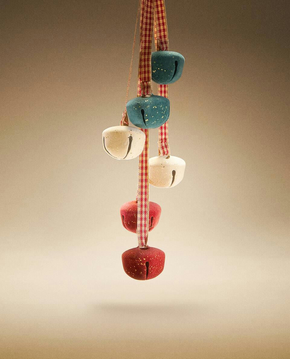 DECORACIÓN NAVIDEÑA EN CASCADA CON CAMPANA DE TRINEO