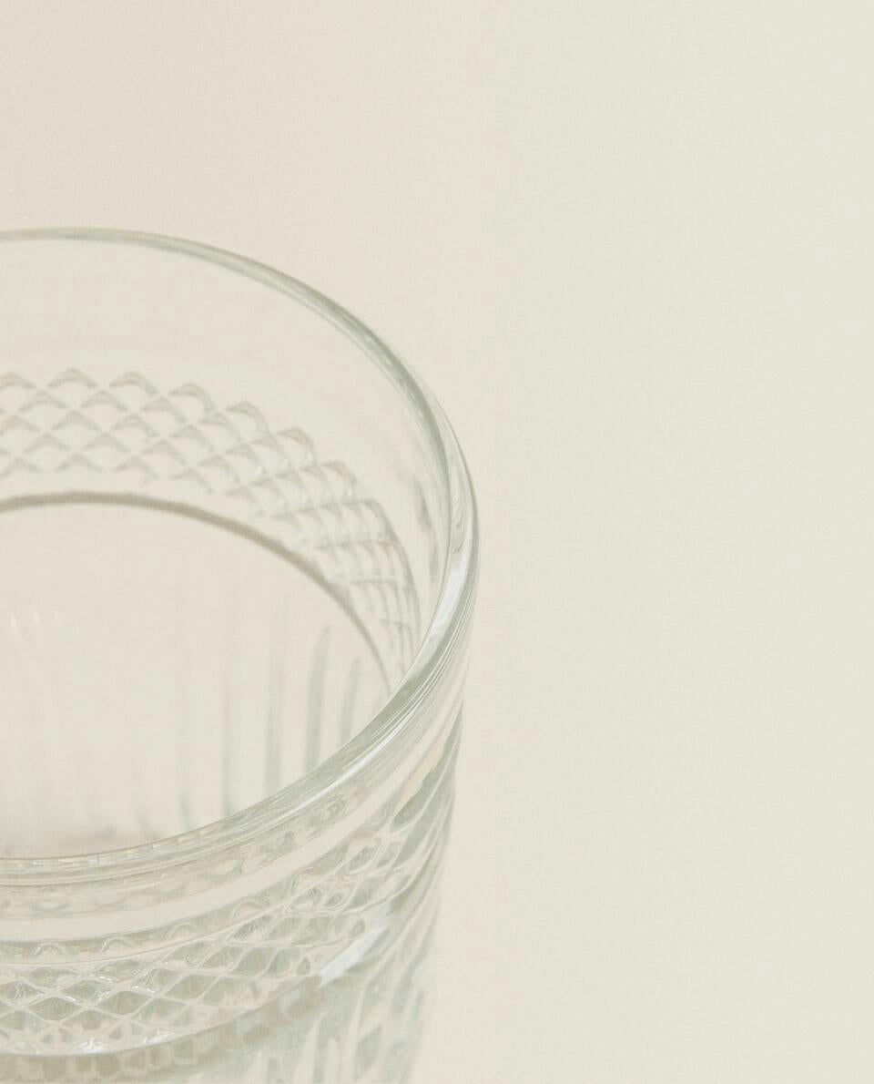 BICCHIERE IN VETRO CON DESIGN RILIEVO