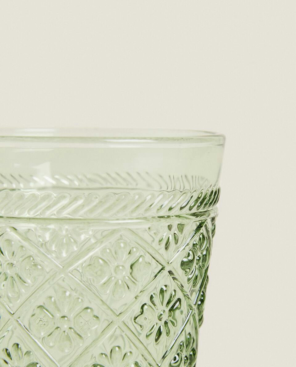VASO DE VIDRIO CON DISEÑO FLORAL EN RELIEVE