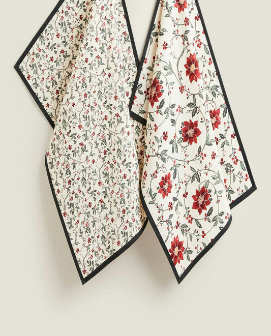 CONFEZIONE DI ASCIUGAMANI NATALIZI IN COTONE CON AGRIFOGLIO (CONFEZIONE DA 2)