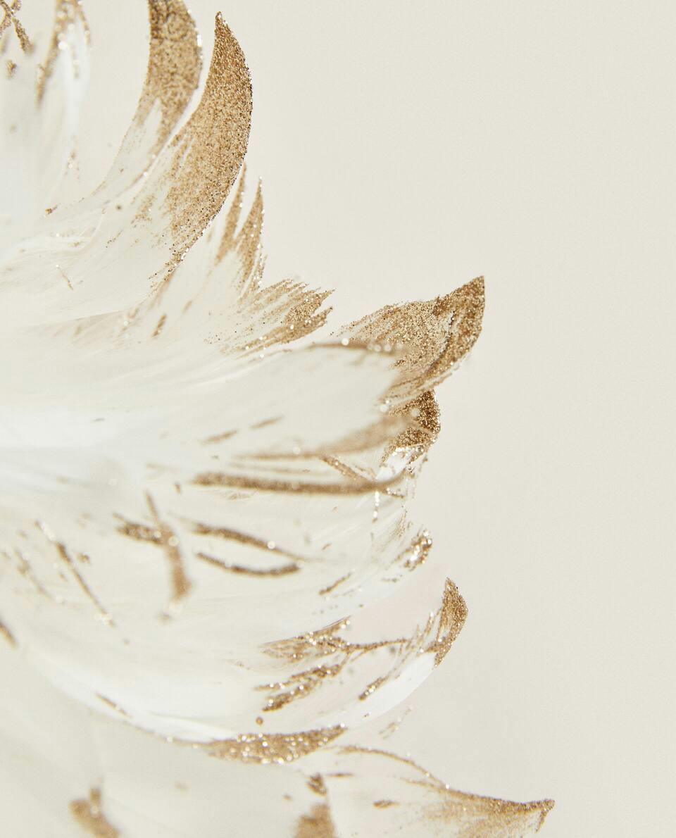 DECORACIÓN DE CORONA DE PLUMAS NAVIDEÑAS