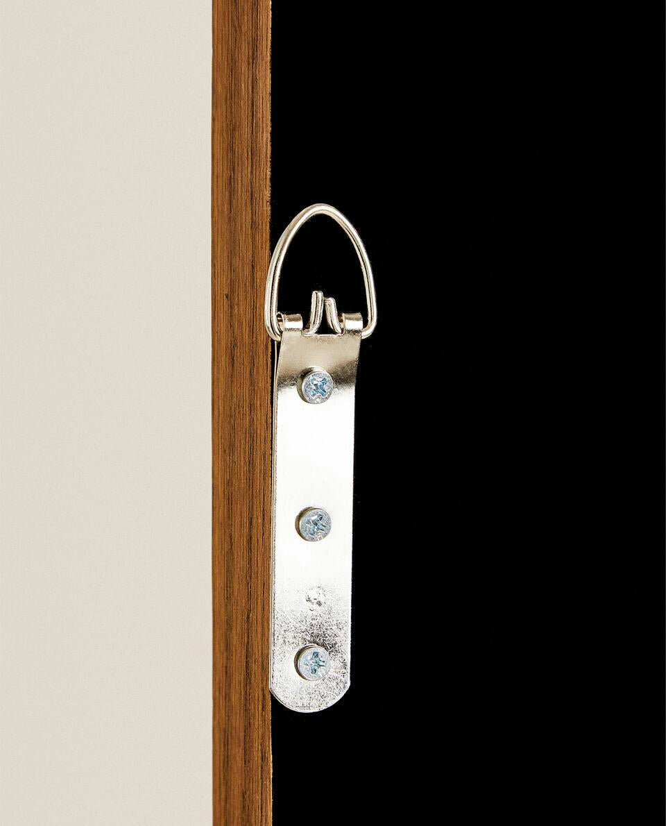 SPECCHIO VERTICALE ROTONDO CON CORNICE