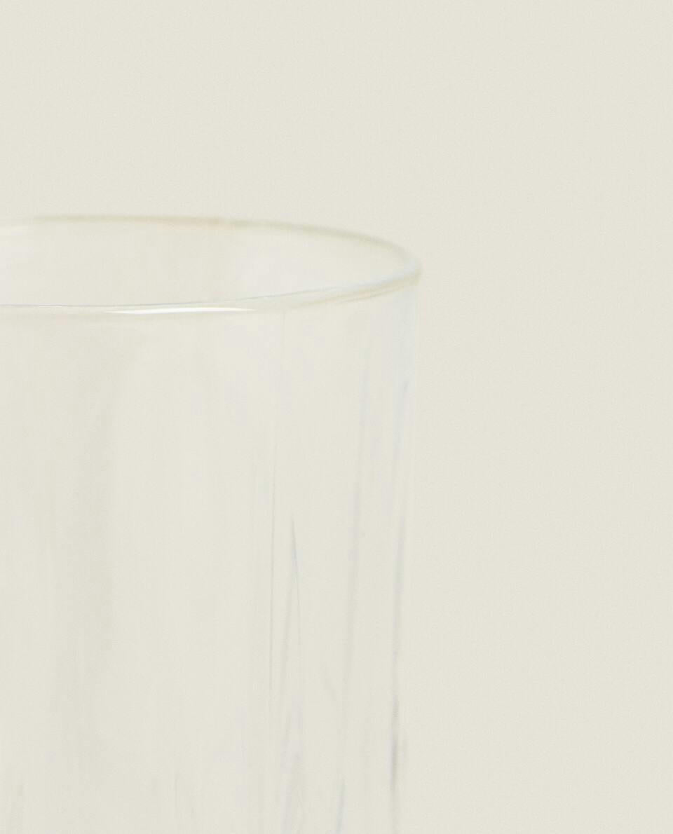 VASO ALTO CON DISEÑO EN RELIEVE