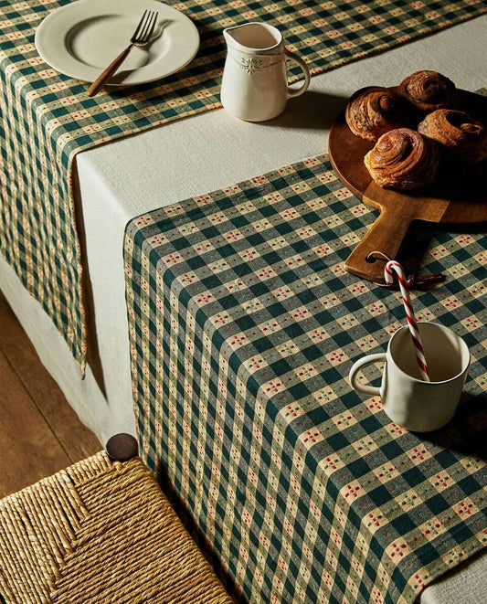 CAMINO DE MESA CON CUADROS DE NAVIDAD 