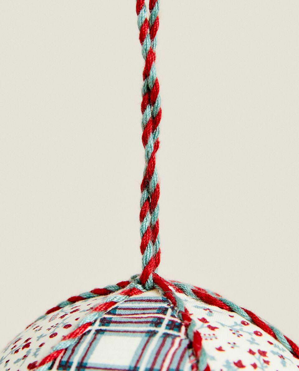 DECORACIÓN DE ARO NAVIDEÑO DE PATCHWORK 