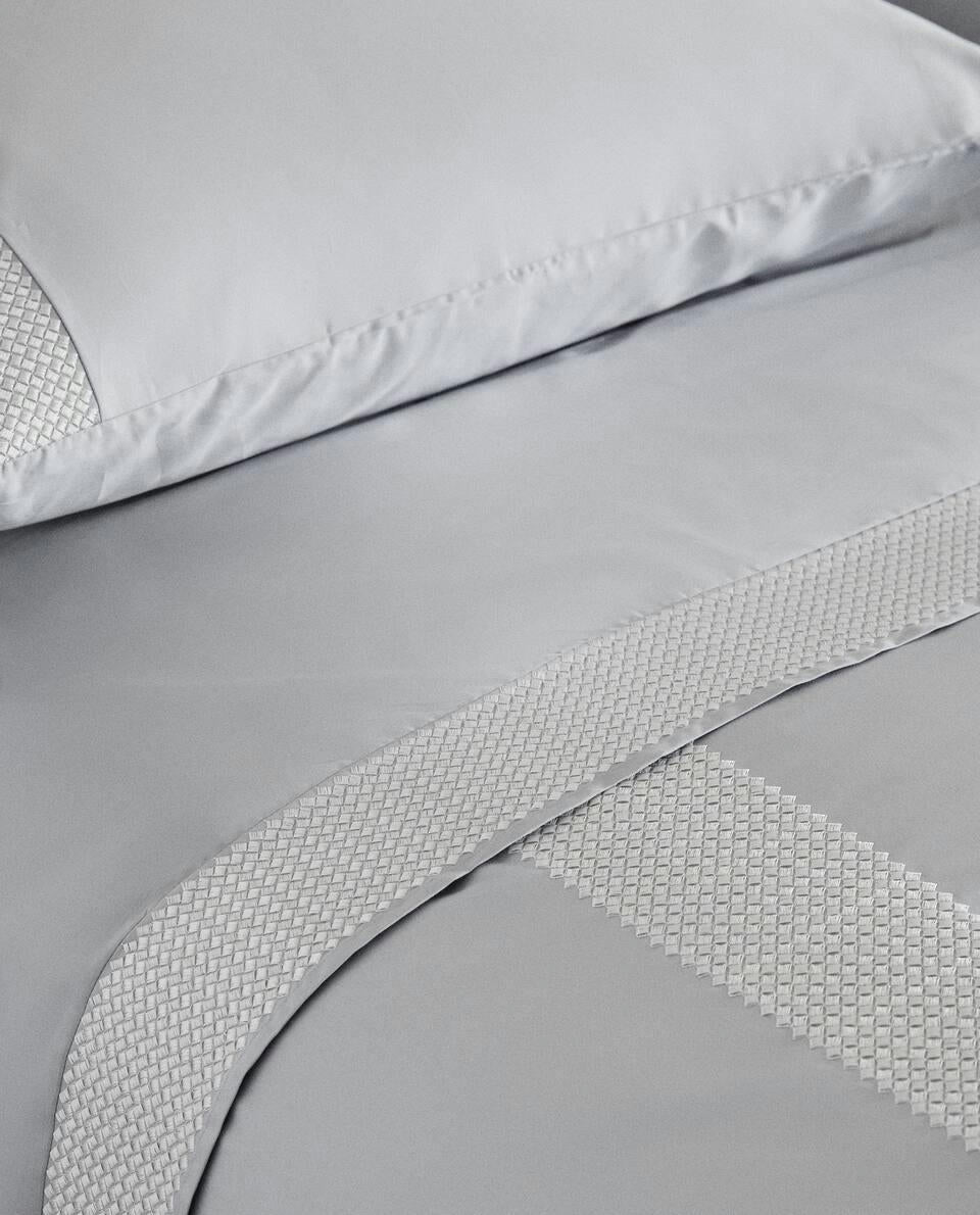 FUNDA NÓRDICA BORDADA GEOMÉTRICA 