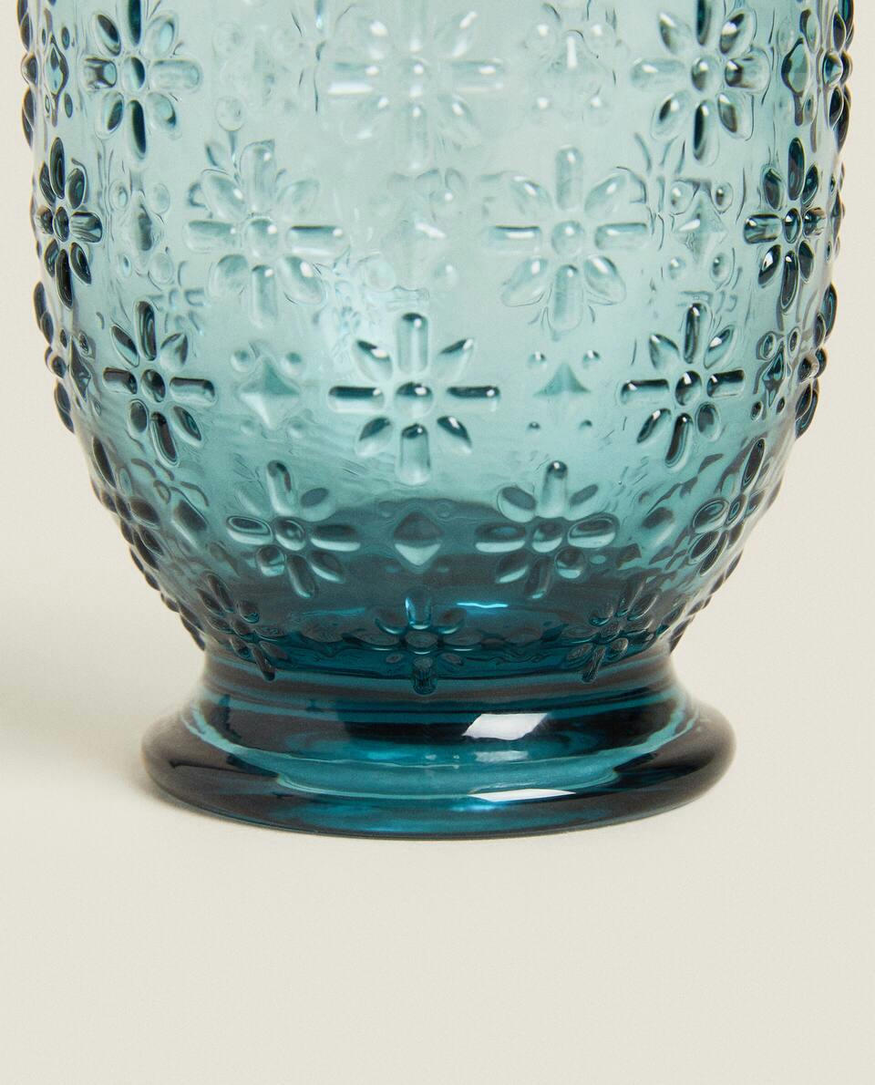VASO DE VIDRIO CON DISEÑO FLORAL EN RELIEVE 