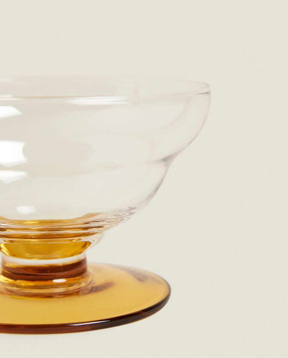 COPA DE HELADO CON BASE DE COLOR 