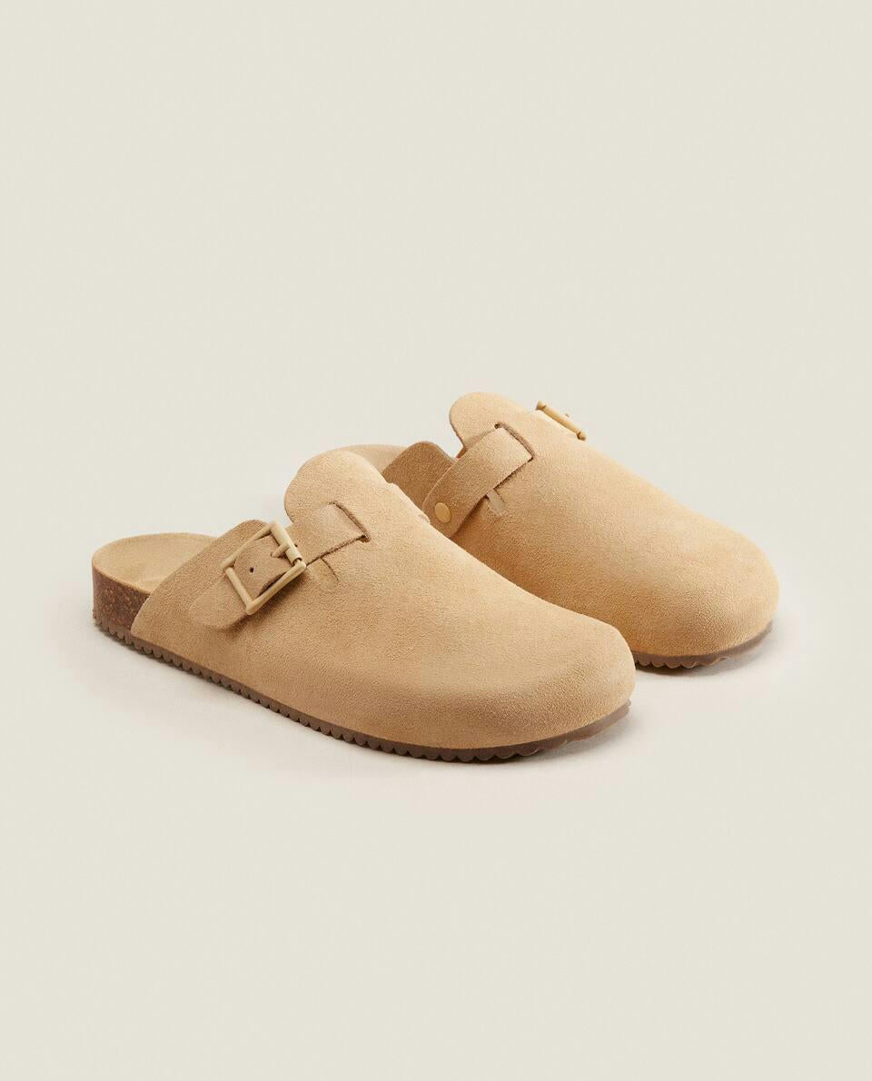 ZOCCOLI IN PELLE CON FIBBIA 