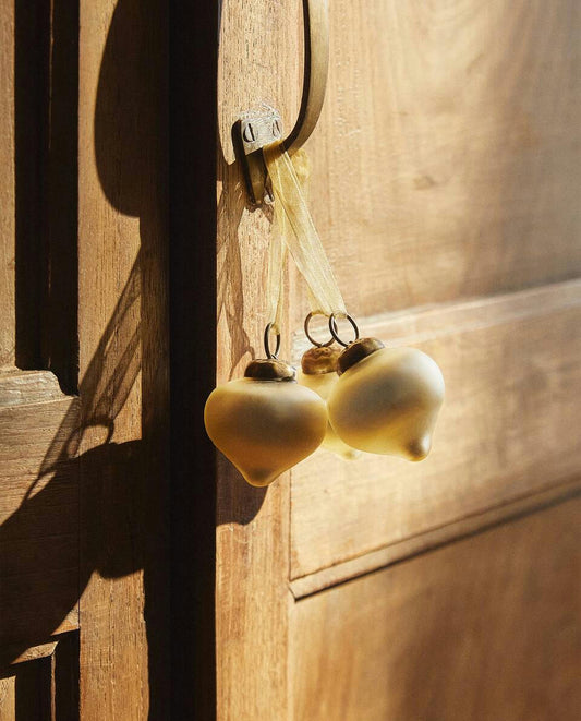 PAQUETE DE DECORACIONES NAVIDEÑAS CON GOTAS BRILLANTES (PAQUETE DE 3)