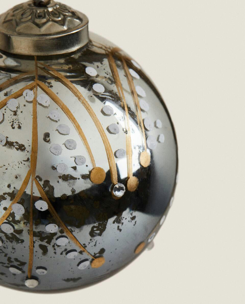 DECORAZIONE NATALIZIA CON PALLINE DI VETRO DIPINTE 