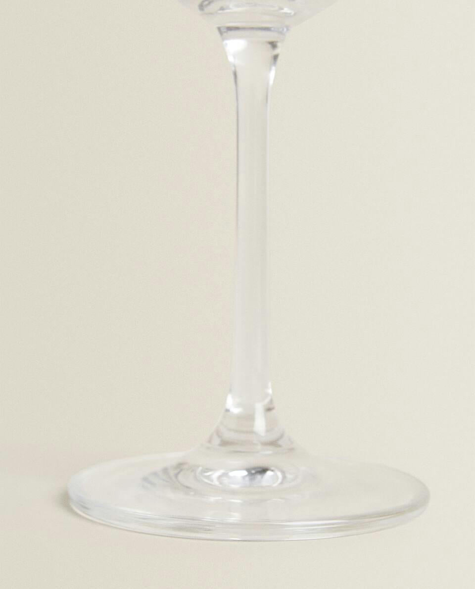 RAISED CRYSTALLINE WINE GLASS
