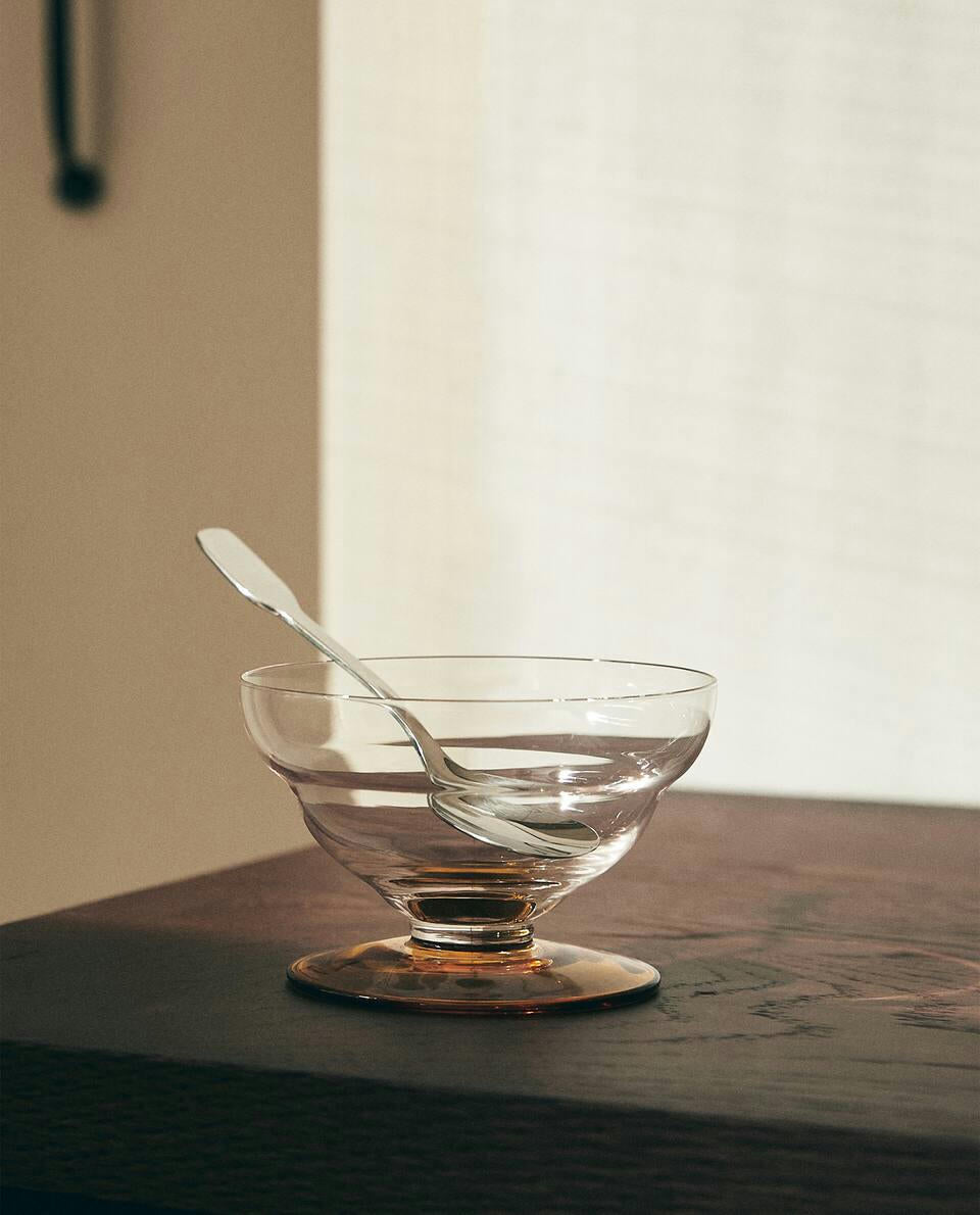 COPA DE HELADO CON BASE DE COLOR 