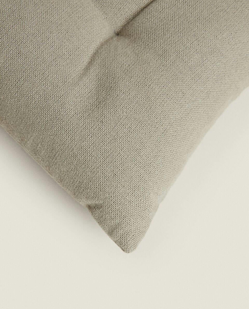 QUILTED CHAIR CUSHION WITH TIES