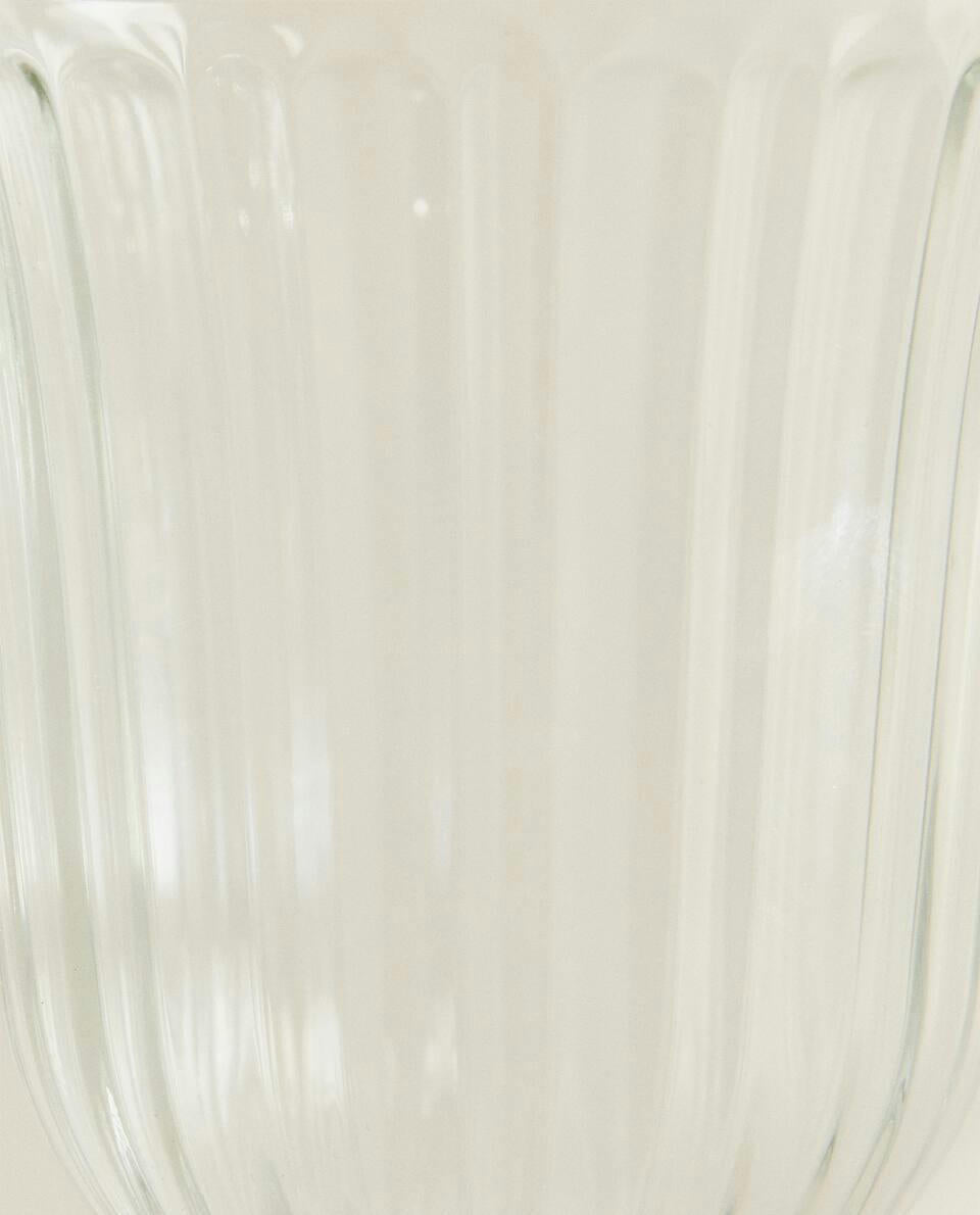 COPA DE VINO CON DISEÑO EN RELIEVE 