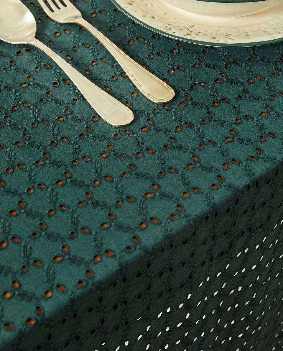 MANTEL NAVIDEÑO DE ALGODÓN BORDADO 