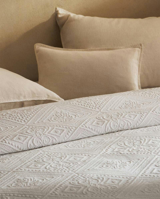 COTTON BEDSPREAD WITH GEOMETRIC DESIGN