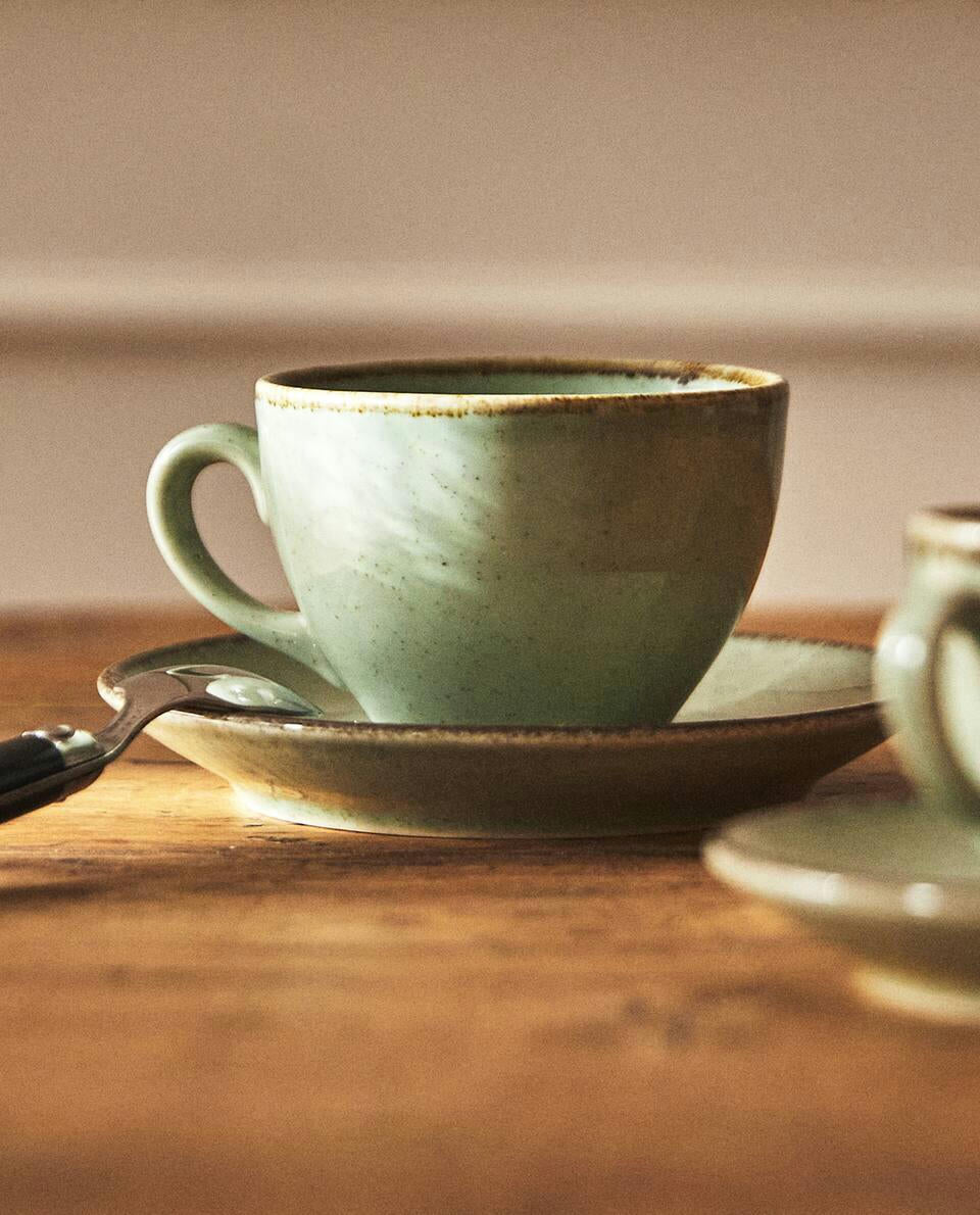 DETTAGLIO DEL BORDO DELLA TAZZA DA TÈ 