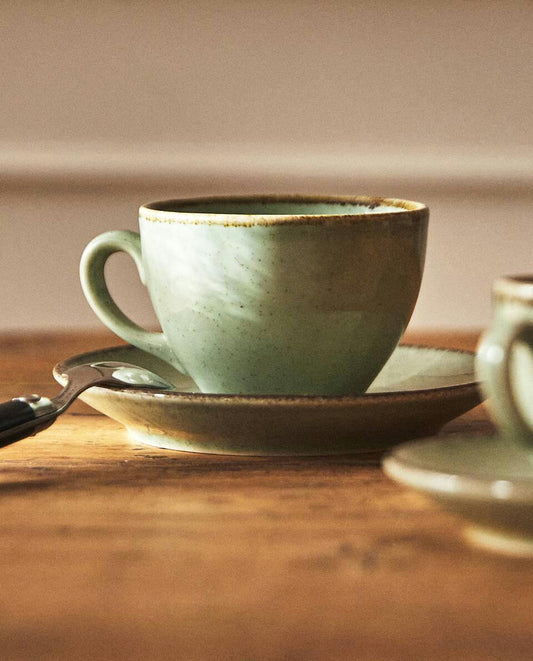 DETTAGLIO DEL BORDO DELLA TAZZA DA TÈ 