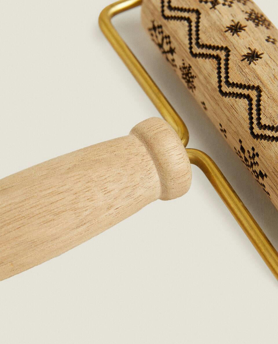 ACACIA ROLLING PIN WITH RAISED DOUBLE CHRISTMAS DESIGN