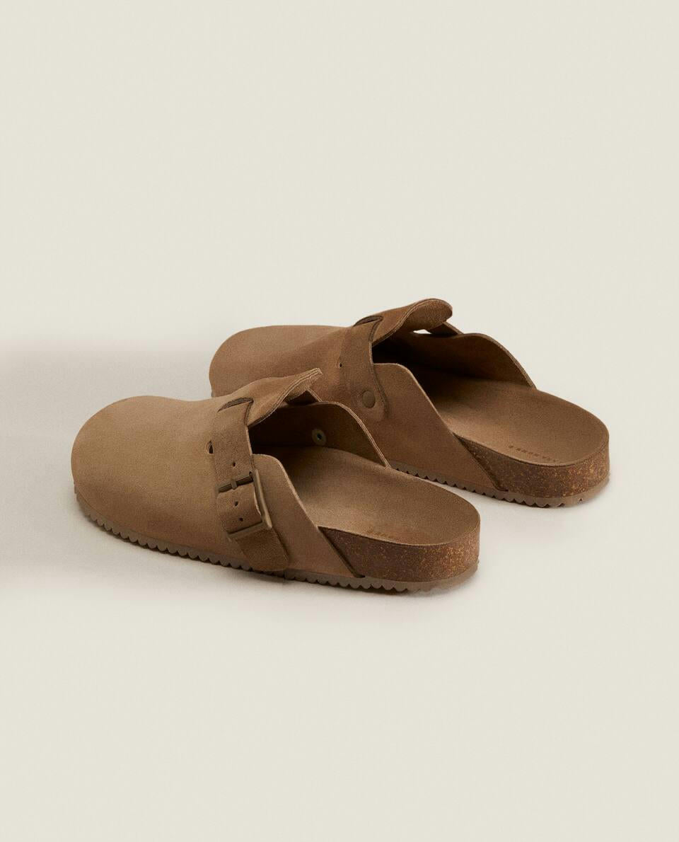 ZOCCOLI IN PELLE CON FIBBIA 