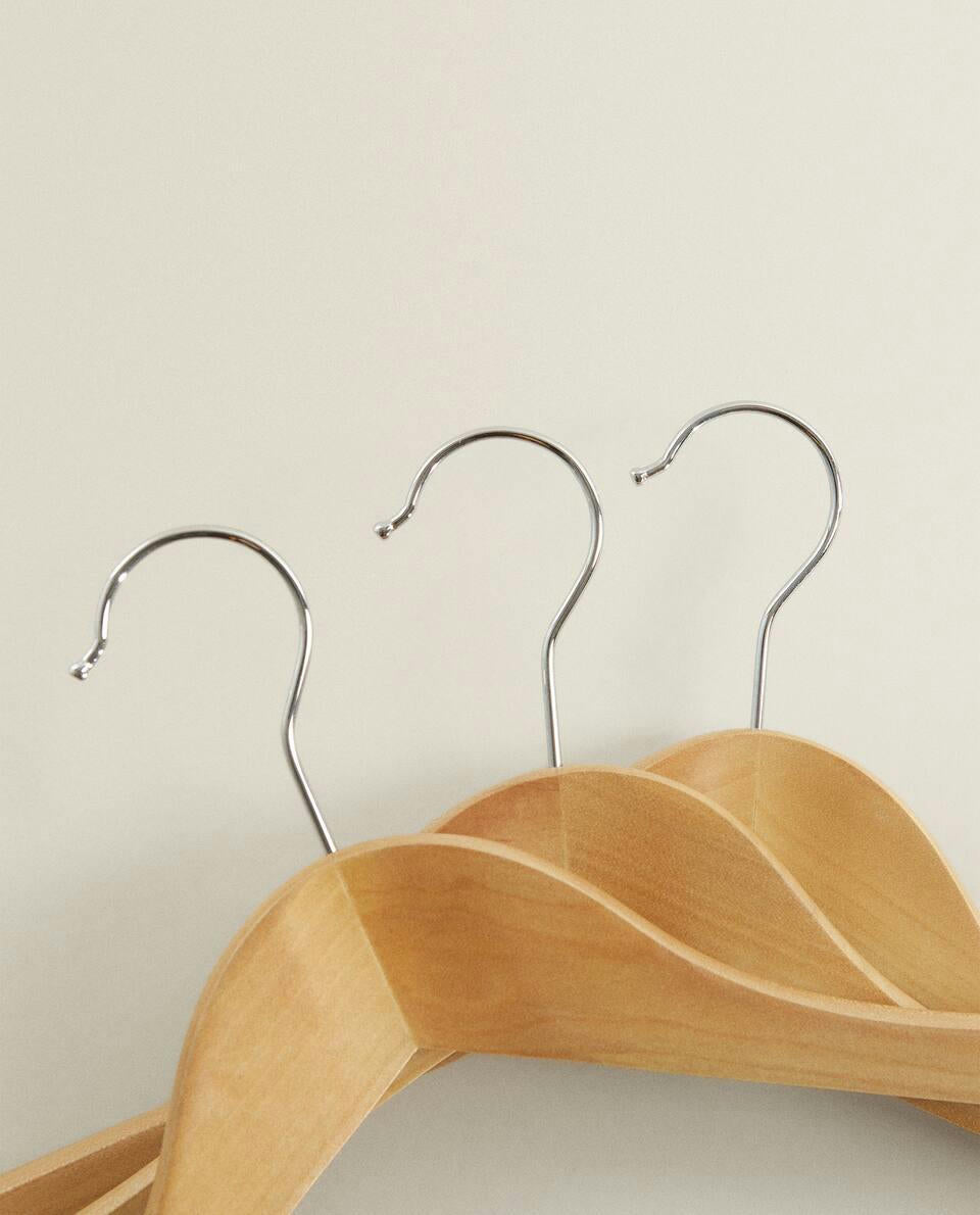 PERCHA DE MADERA LACADA (JUEGO DE 3) 