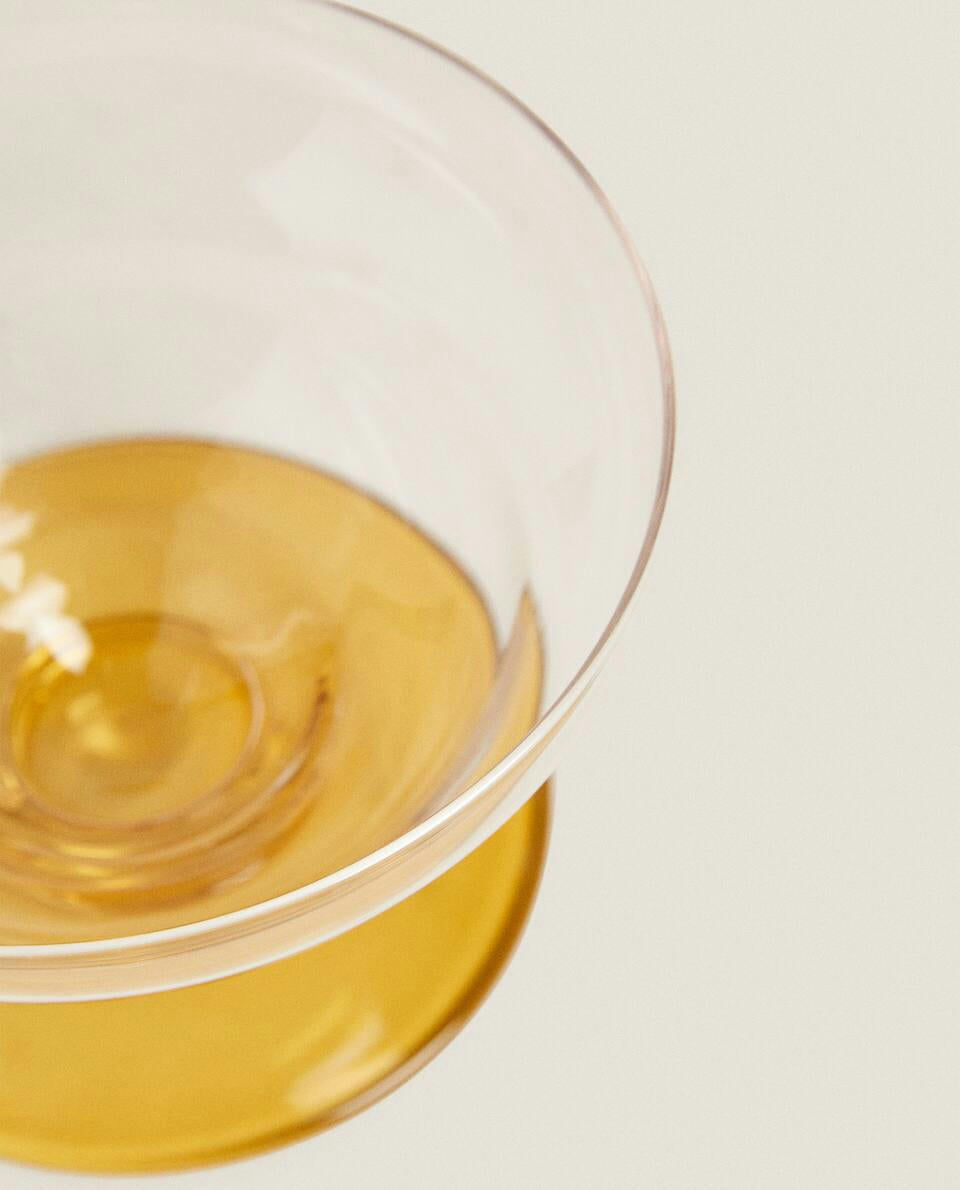 COPA DE HELADO CON BASE DE COLOR 