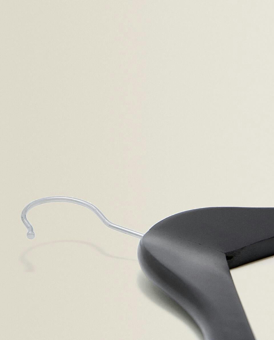 PERCHA DE MADERA LACADA (JUEGO DE 3) 