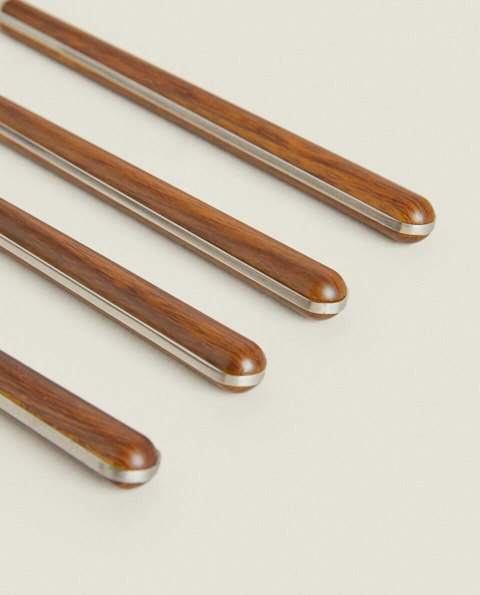 DETTAGLIO SCATOLA 4 COLTELLI CON MANICO TONDO 