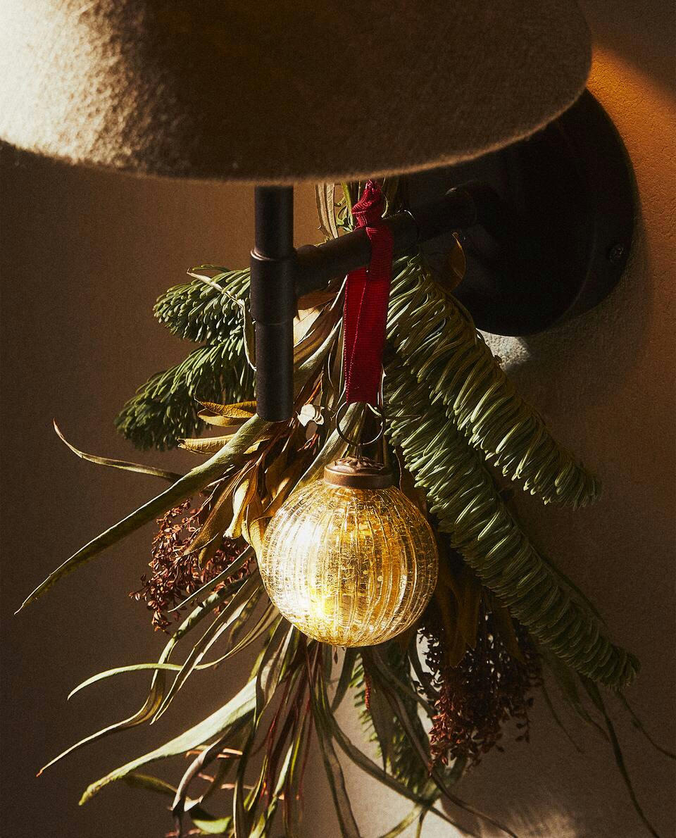 DECORAZIONE A PALLA DI NATALE A STRISCE SCREPOLATE 