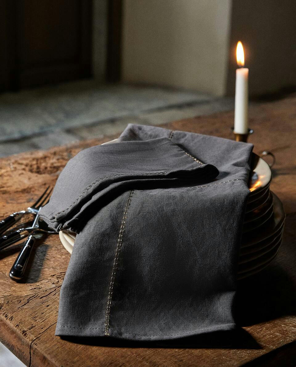 CONFEZIONE DI TOVAGLIOLI DI LINO CON CATENA NATALIZIA (CONFEZIONE DA 2) 