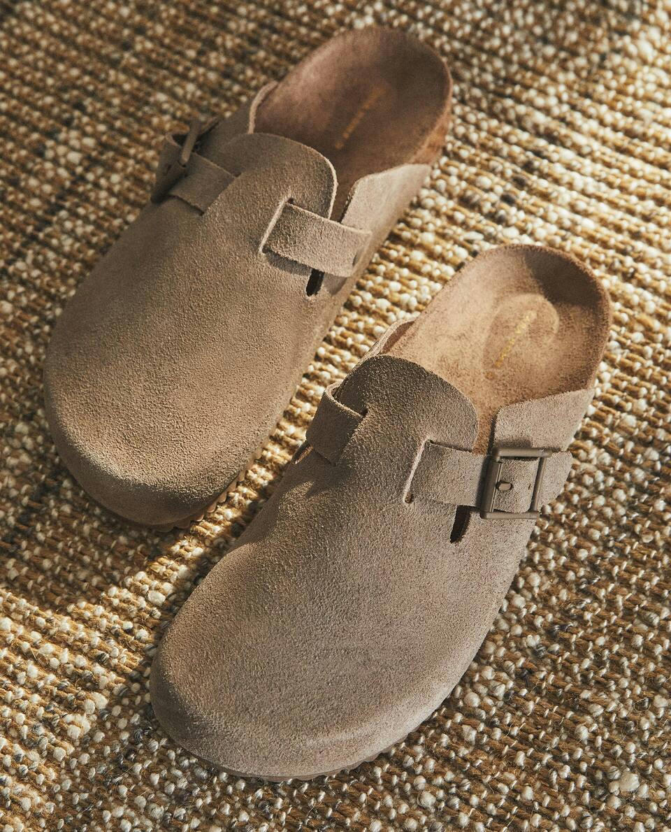 ZOCCOLI IN PELLE CON FIBBIA 