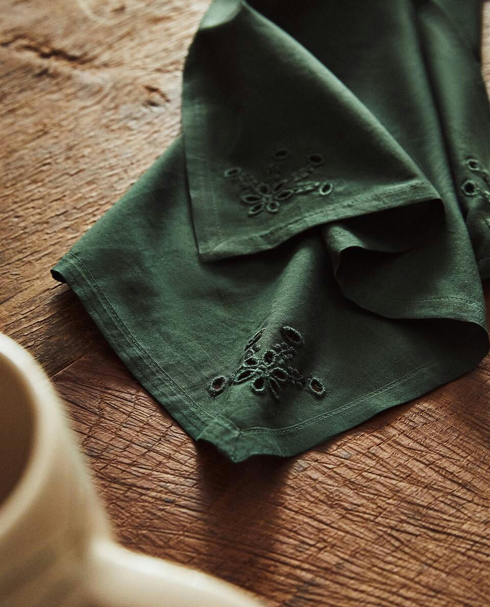 CONFEZIONE DI TOVAGLIOLI NATALIZI IN COTONE RICAMATI (CONFEZIONE DA 2)