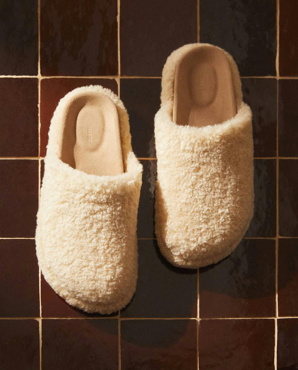 FLUFFY MULE CLOG SLIPPERS