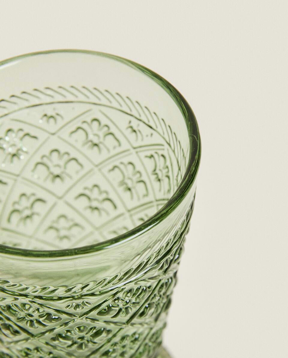 VIDRIO CON DISEÑO FLORAL EN RELIEVE 