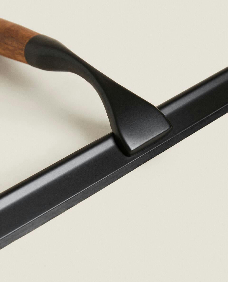 GLASS CLEANER ACCESSORY