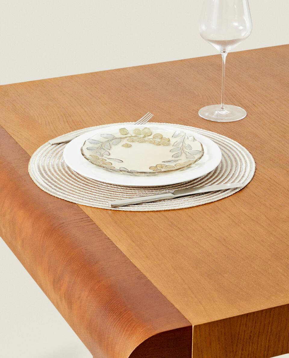 PAQUETE DE MANTELES INDIVIDUALES NAVIDEÑOS CON BRILLO EN ESPIRAL (PAQUETE DE 2) 