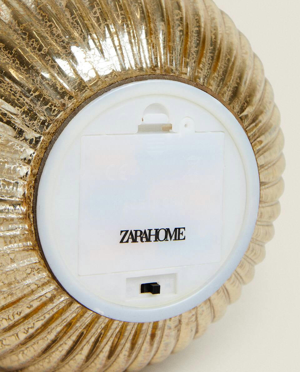 ADORNO DE NAVIDAD CON LUZ LED Y BOLA DE RAYAS 