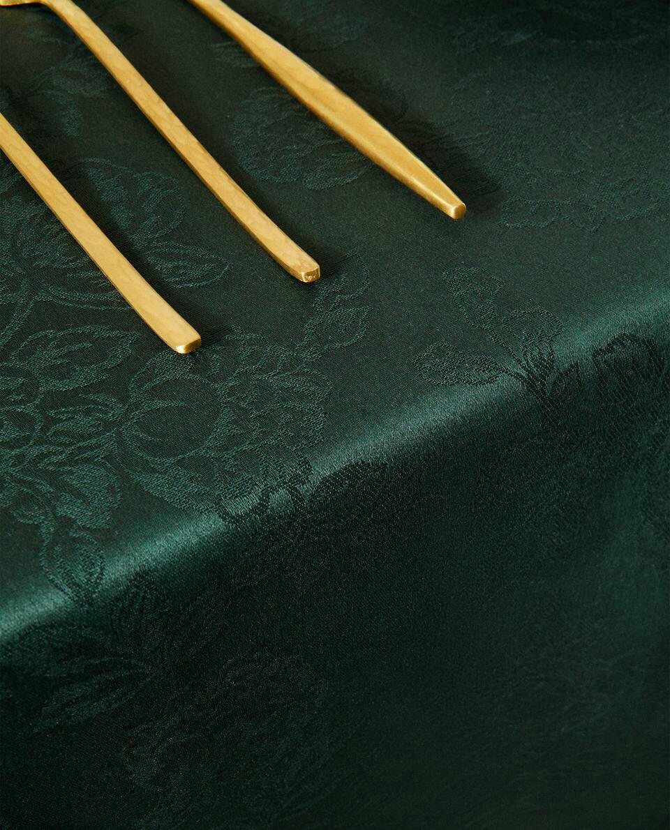 MANTEL JACQUARD FLORAL NAVIDEÑO 