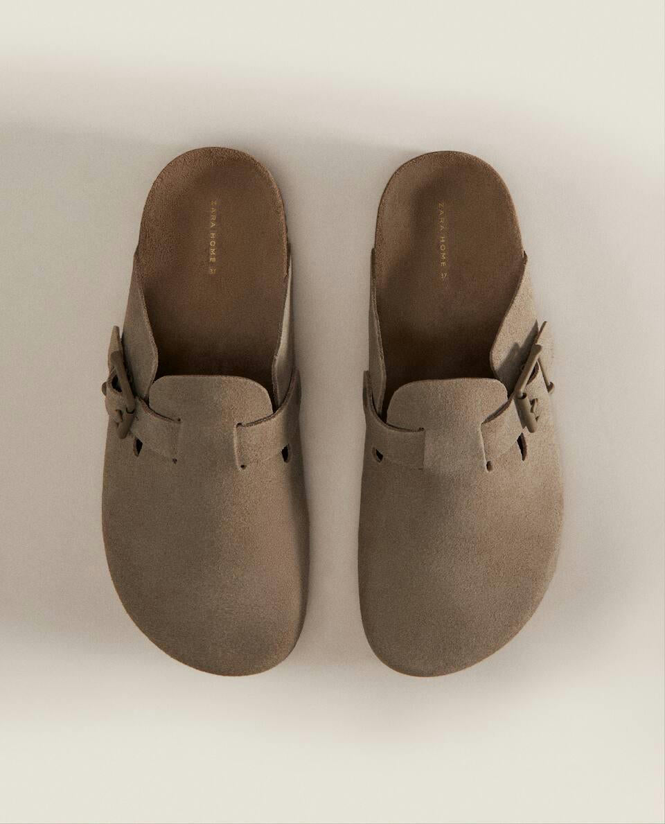 ZOCCOLI IN PELLE CON FIBBIA 