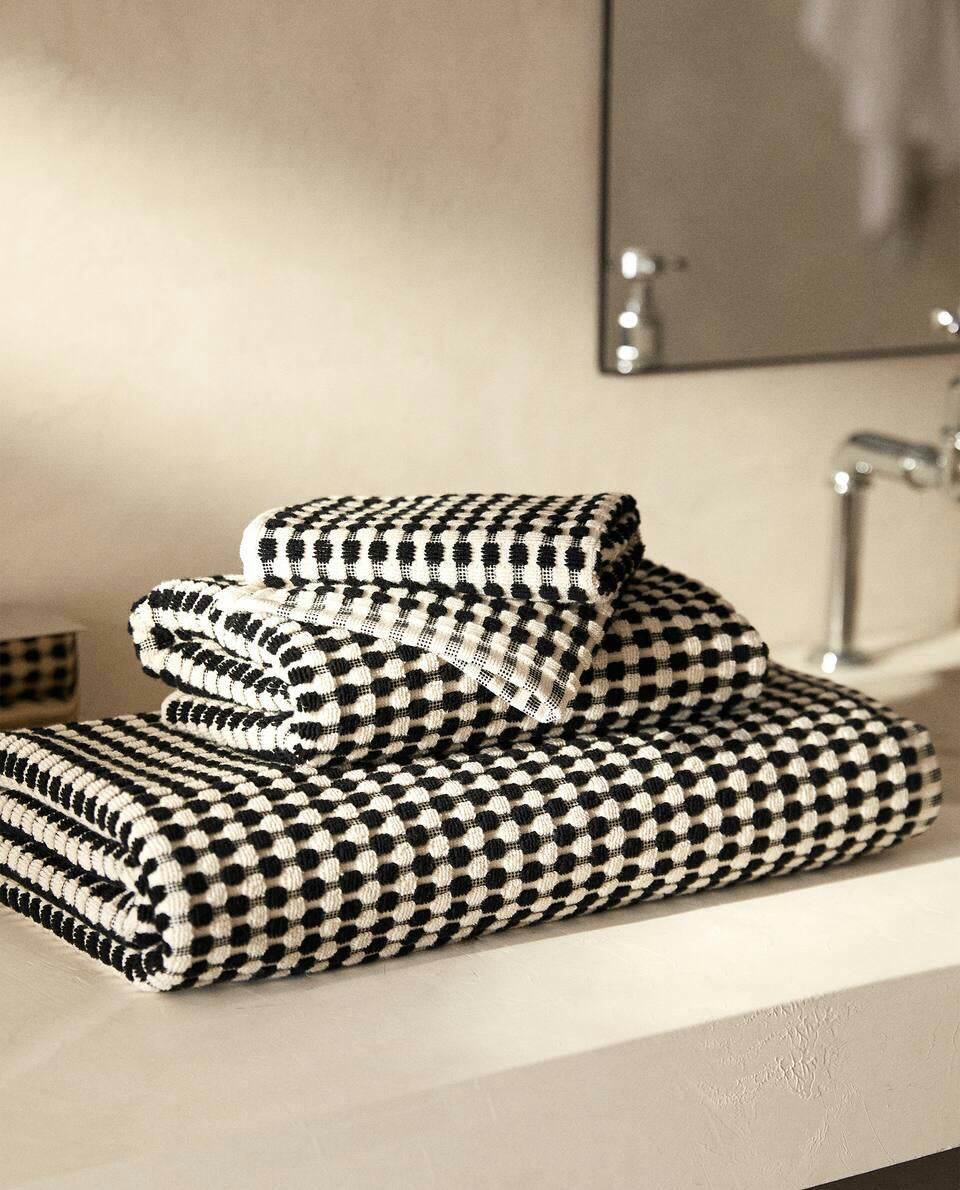 TEXTURED COTTON TOWEL