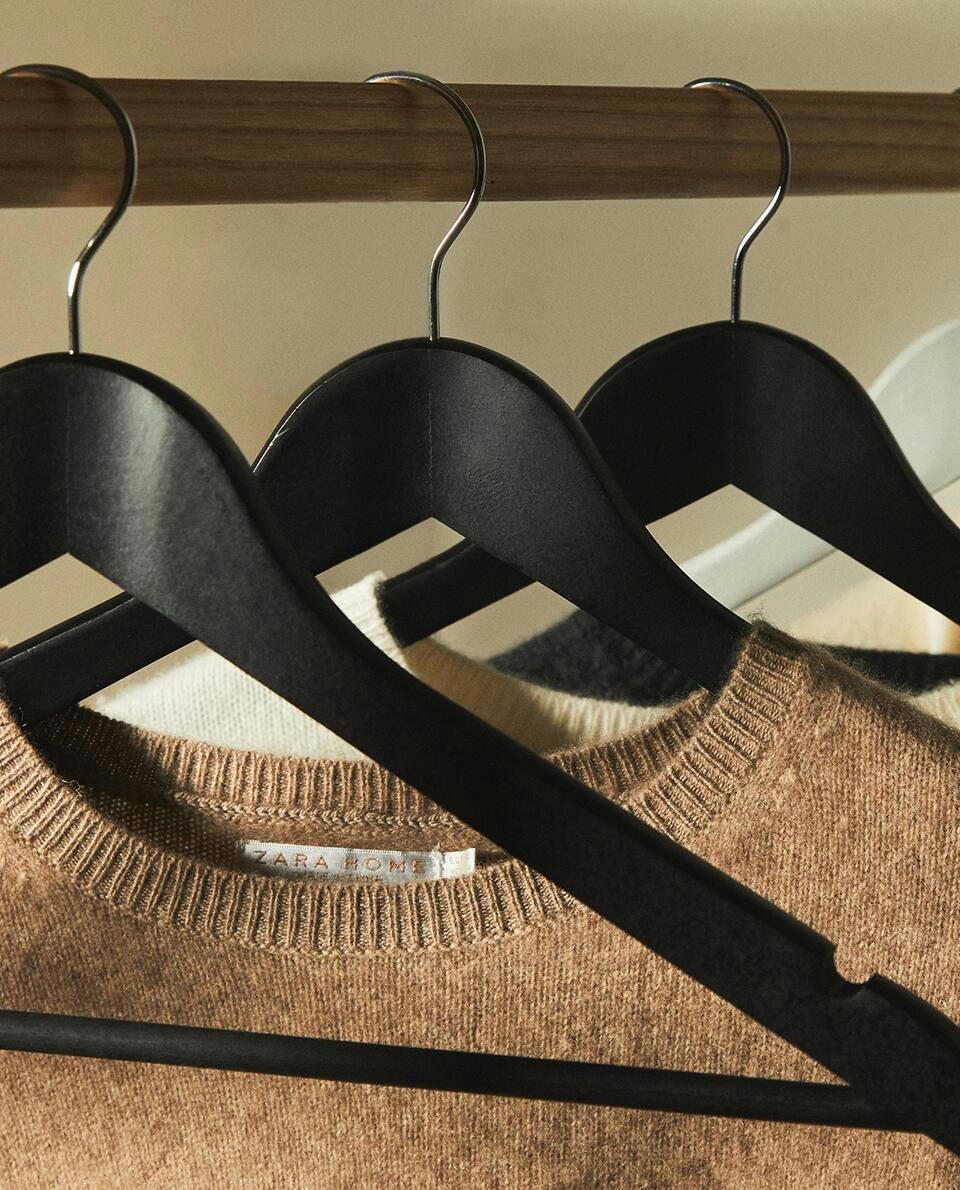 PERCHA DE MADERA LACADA (JUEGO DE 3) 