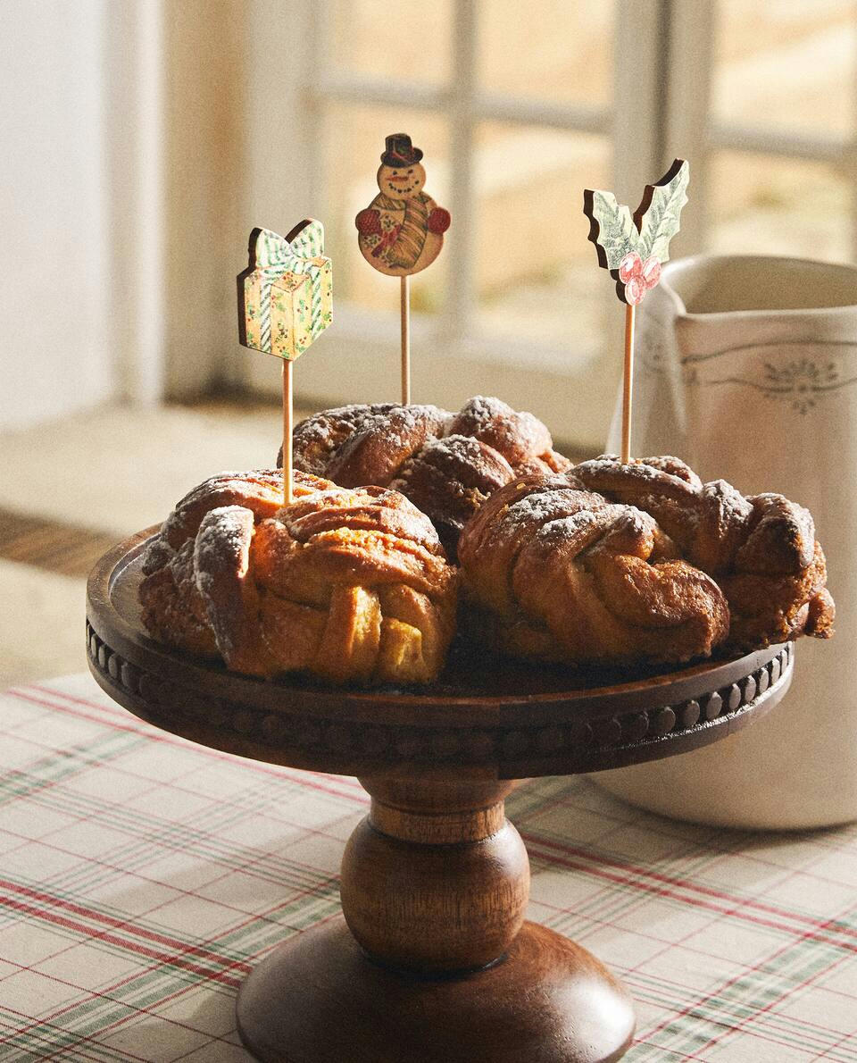 PAQUETE DE PALILLOS DE CÓCTEL CON FIGURAS NAVIDEÑAS (PAQUETE DE 24) 