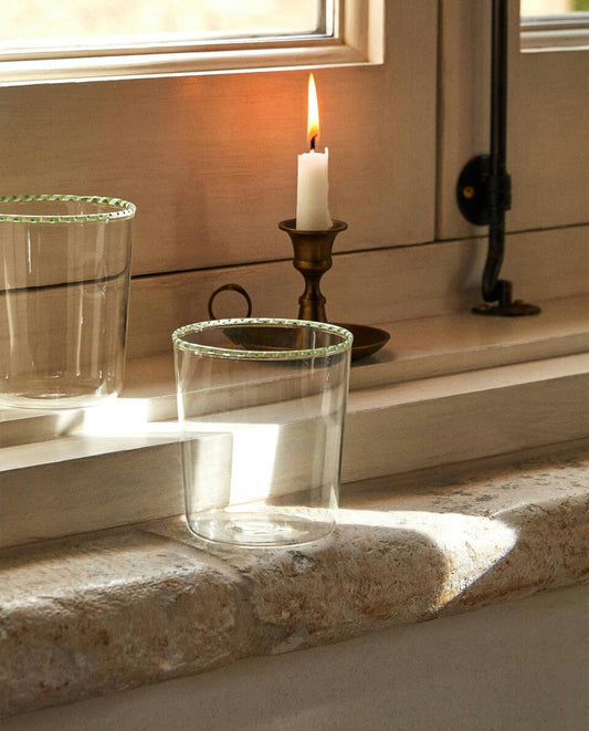 JUEGO DE VASO Y TAZÓN CON FORMA DE BASTON DE CARAMELO 