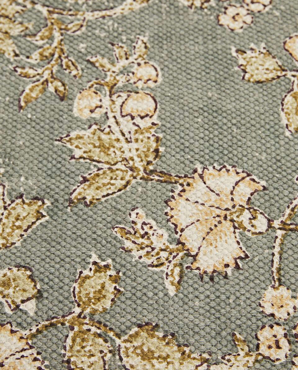 TAPPETO A BLOCCHI CON STAMPA FLOREALE 