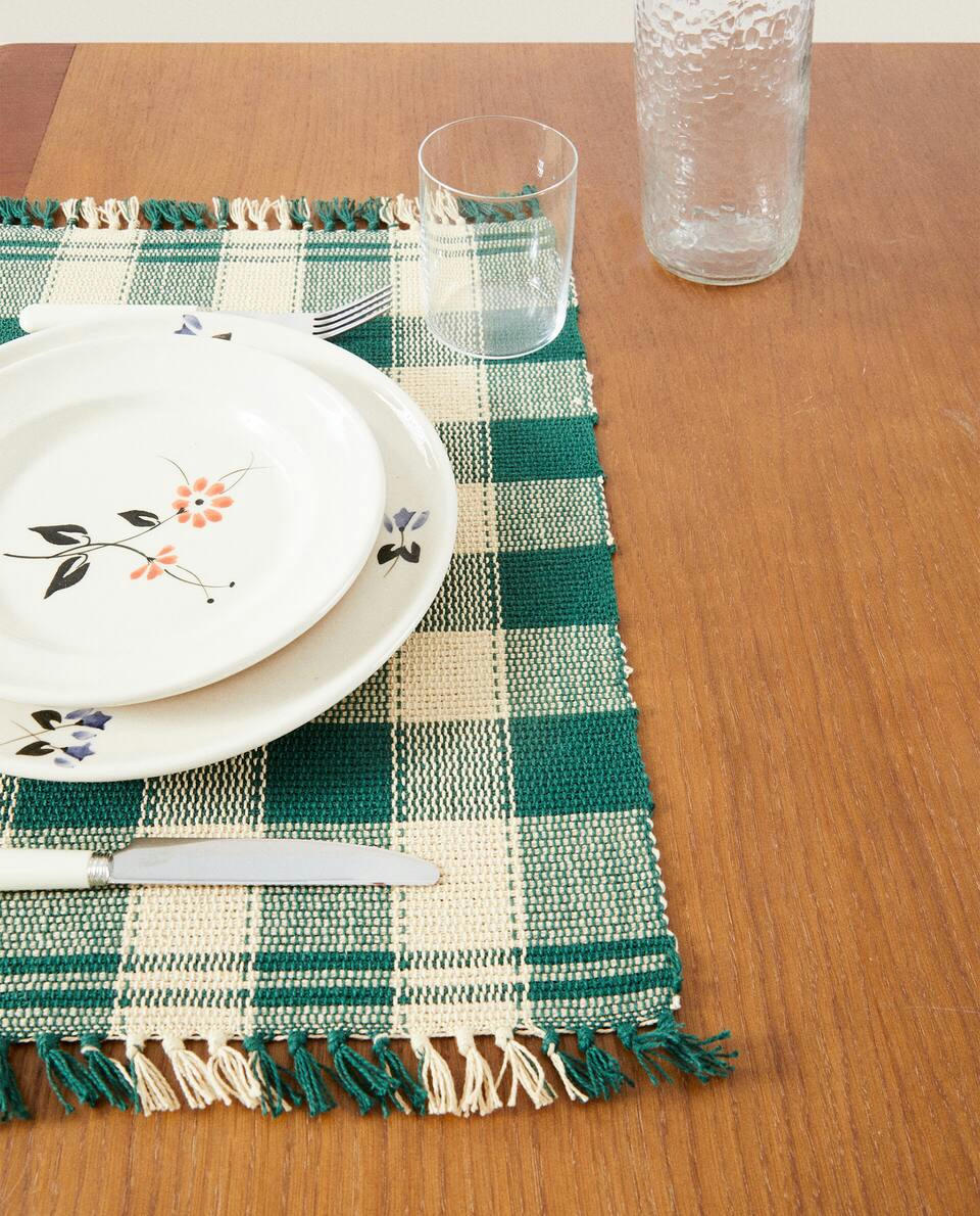 PACK OF CHECK CHRISTMAS PLACEMATS (PACK OF 2)